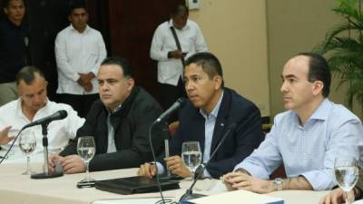 Calidonio participó ayer de la reunión del Consejo Nacional de Defensa y Seguridad, acá junto al secretario de la presidencia, Reinaldo Sánchez y Emín Abufele de la Cámara de Comercio e Industrias de Cortés.