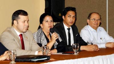 Yahvé Sabillón, del Frente Parlamentario; Fátima Mena, coordinadora de la coalición de Unidos Hacemos Historia; Eduardo Alemán y Fernando García, este miércoles, durante una rueda de prensa en un Hotel de Tegucigalpa.