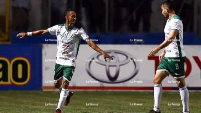 Diego Reyes celebrando su gol contra el Motagua.