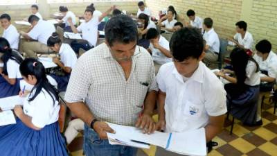 Los estudiantes del José Trinidad Reyes reciben una orientación del folleto de la PAA a inicios de año. Foto: A. Izaguirre