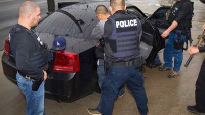 Más de 600 indocumentados fueron detenidos la semana pasada por agentes del ICE. AFP.