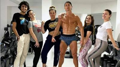 Cristiano Ronaldo ha recibido fuertes críticas por su estadía en Portugal, donde el futbolista portugués de la Juventus está pasando la cuarentena por la pandemia del nuevo coronavirus que afecta a todo el mundo.