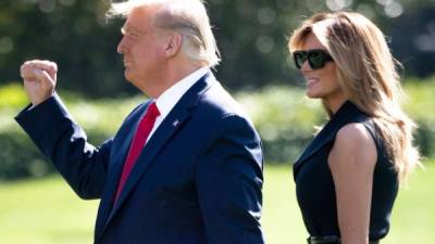 La primera dama de EEUU, Melania Trump, reapareció en público este jueves tras recuperarse del coronavirus para acompañar a su esposo, el presidente Donald Trump, en su viaje a Nasville, Tennesse, donde se enfrentará con su rival demócrata, Joe Biden, en el último debate electoral.