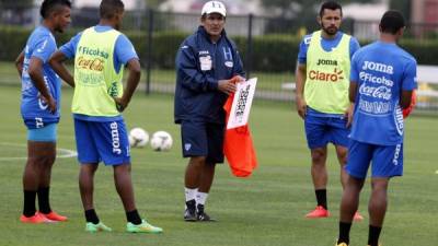Jorge Luis Pinto sigue buscando el mejor equipo para la Bicolor. Foto Juan Salgado/Enviado Especial