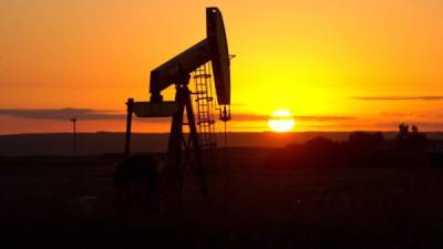 Una solitaria bomba extrae petróleo cerca de Tioga, Dakota del Norte. Estados Unidos lidera la producción de esquisto.