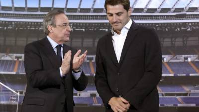 Florentino Pérez junto a Iker Casillas.