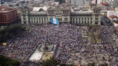 La Plaza de la Constitución se quedó pequeña ante la masiva afluencia de manifestantes.