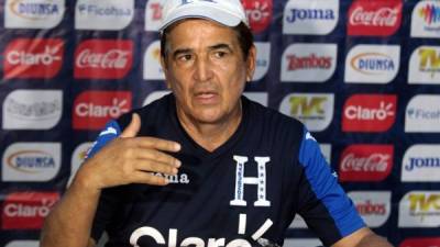 Jorge Luis Pinto está positivo previo al juego en el Azteca entre México y Honduras.