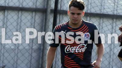 Néstor Peralta Jr. en el entrenamiento de este viernes del Olimpia. Foto Juan Salgado