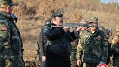 Kim Jong Un supervisó maniobras militares del ejército norcoreano tras amenazar nuevamente a sus “enemigos”.