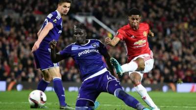 Marcus Rashford marcando el gol de la clasificación del Manchester United. Foto AFP