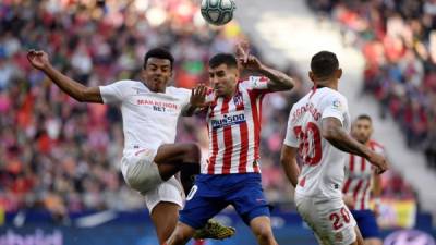 Atlético de Madrid y Sevilla igualaron 2-2 en la jornada 27 de la Liga Española. Foto AFP