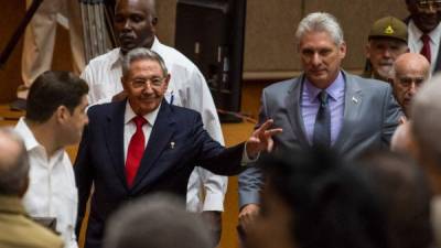 Raúl Castro entregó hoy la presidencia de Cuba a Díaz Canel, marcando el fin de la dictadura en la Isla.