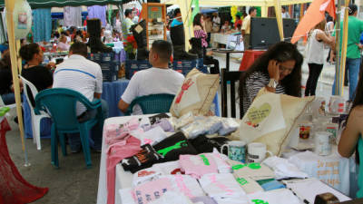 Desde collares, zapatos, artesanía, entre otros, expusieron los empresarios ayer en la sede de la Anmpih en el barrio Guamilito.