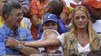 Henry Ramos Allup y Lilian Tintori impulsan el revocatorio contra Maduro. Foto: AFP/Juan Barreto
