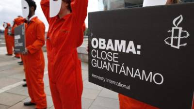Estadounidenses exigen a Obama el cierre de la prisión de Guantánamo en una base naval estadounidense en Cuba.