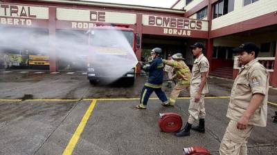 Bomberos explican que edificios con más de cinco pisos requieren de otras medidas para velar la seguridad de las personas y la obra.