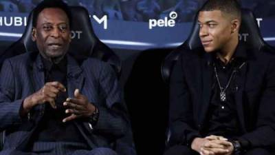 Pelé tuvo palabras de elogio para el joven que fue campeón del mundo en Rusia 2018. FOTO EFE.