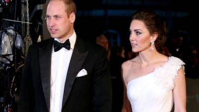 La duquesa de Cambridge opacó a las celebridades a su paso por la alfombra roja de los premios de la Academia Británica de Cine y Televisión este domingo 10 de febrero.