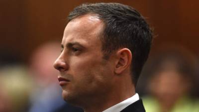 El atleta Oscar Pistorius, que previsiblemente saldrá de prisión el próximo viernes bajo libertad condicional tras permanecer 10 meses encarcelado por homicidio, se trasladará a la lujosa mansión de su tío para cumplir el resto de su condena bajo arresto domiciliario, informó hoy la prensa local.