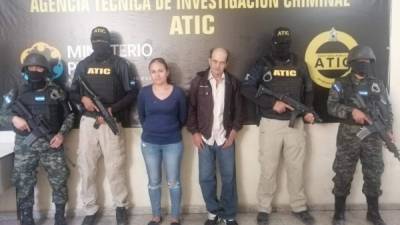 Imputados. Agentes de la Atic apresaron a Juan José Navarrete y su hija Denia Roxana por tres delitos.