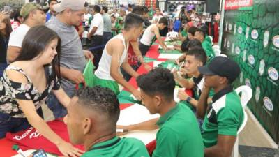 Marathón compartió con sus aficionados en Diunsa.