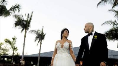 Nicky Jam ha publicado las imágenes de su enlace matrimonial. El artista hizo uso de su cuenta de Instagram para revelar las imágenes de su ceremonia, realizada el viernes, donde se le veía muy feliz.En la boda destacó la presencia de J. Balvin y el actor estadounidense Vin Diesel.