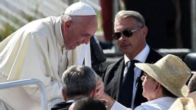 El papa Francisco culminó sus misas en Cuba exaltando las 'casas de misión' en la isla ante la 'escasez de templos y sacerdotes'.