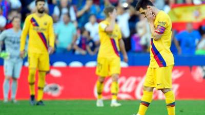 Messi, cabizbajo tras un gol del Levante. Foto AFP