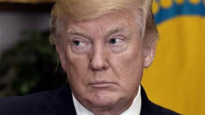 Trump busca acelerar la cancelación de varios programas migratorios vinculando a los inmigrantes con el terrorismo.