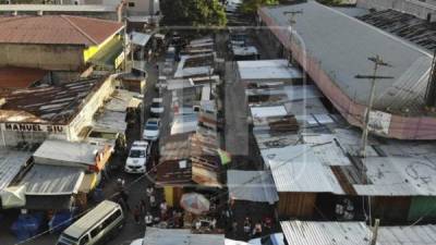 En la ciudad se han construido varias obras de infraestructura; sin embargo, muchos sampedranos dicen que en algunas no dejaron espacio ni para bicicletas. Fotos La Prensa, Yoseph Amaya