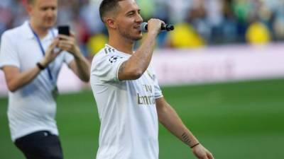 El Real Madrid presentó este jueves a Eden Hazard como su nueva estrella para la próxima temporada. En la presentación del crack belga, hubo besos, sorpresas y hasta la belleza de una centroamericana. Fotos AFP y EFE.