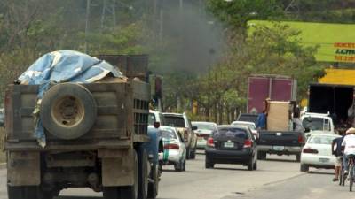 SPS.ContaminaciÃ?Â3n vehicular, la que mÃ?Â¡s afecta la ciudad, la circulaciÃ?Â3n de carros despidiendo monÃ?Â3xido de carbono aumenta la contaminaciÃ?Â3n.100509.