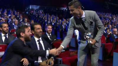 Messi felicitó a Cristiano Ronaldo por sus premios en la Gala de la UEFA.