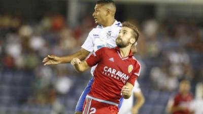 Bryan Acosta tuvo un aceptable debut con el Tenerife contra el Zaragoza. Foto www.laliga.es