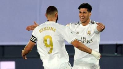 Karim Benzema y Marco Asensio fueron los goleadores del Real Madird ante Alavés. Foto EFE