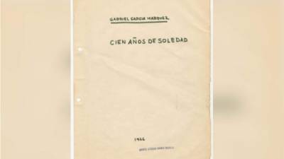 Fotografía sin fecha cedida, en donde se aprecia la portada del manuscrito de 'Cien años de soledad' del escritor colombiano Gabriel García Márquez fechado en 1966. EFE/Harry Ransom Center