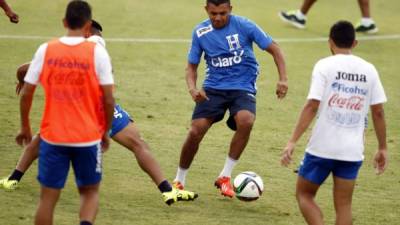 Amado Guevara demuestra que no pierde la calidad en los entrenamientos.