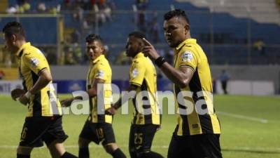 Mario Martínez celebrando uno de sus goles contra el Parrillas One. Foto Yoseph Amaya