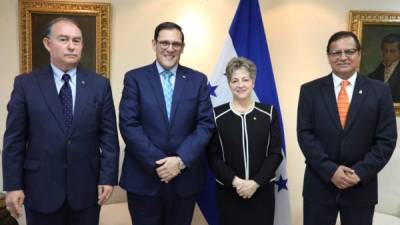 De izquierda a derecha: Jorge Milla Reyes, embajador en Brasil; Lisandro Rosales, canciller de Honduras; Carmen Eleonora Ortez, embajadora en Chile; y Adán Suazo Morazán, embajador en Perú.