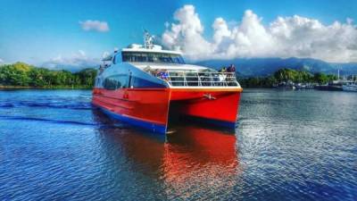 El Utila Dream Ferry conecta a la isla con La Ceiba en viajes diarios. Foto: Emilio Campos