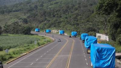 Los primeros 16 contenedores con el hospital móvil que se instalará en Tegucigalpa salieron este viernes desde San Pedro Sula.