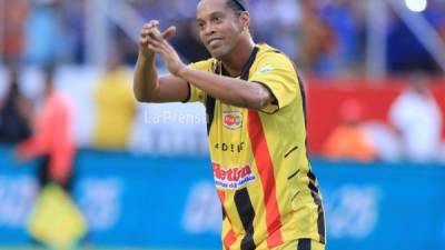 Ronaldinho con la camiseta del Real España dio las asistencias de los dos goles de la victoria del club sampedrano ante Motagua.