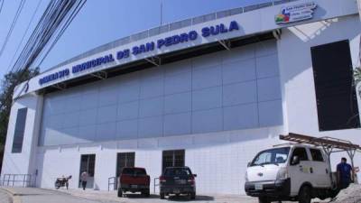 El Gimnasio Municipal de San Pedro Sula se encuentra en la salida hacia el sur del país.