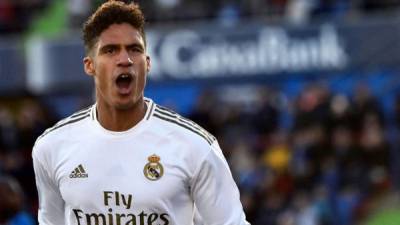 Varane deja de ser jugador del Real Madrid y ficha por el Manchester United. Foto AFP.