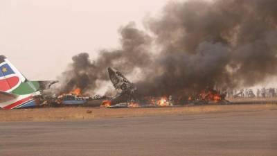 La aeronave se estrelló tras aterrizar debido a las condiciones climáticas, informaron autoridades locales.