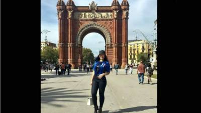 Virginia Varela, esposa del futbolista hondureño Emilio Izaguirre, fue la aficionada de lujo que acompañó y apoyó a la Selección de Honduras en el partido amistoso contra Emiratos Árabes Unidos en el estadio Olímpico de Montjuïc de Barcelona.