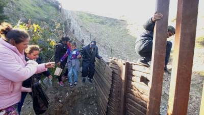 El presidente de Estados Unidos, Donald Trump, anunció que este martes se dirigirá 'a la Nación' por 'la crisis de la Seguridad Nacional y Humanitaria en la Frontera Sur', que obligó a un cierre de Gobierno que mantiene en jaque al país.