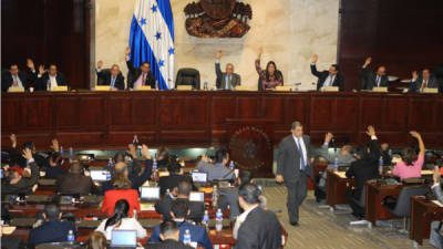 El diputado por el partido Libertad y Refundación (Libre), Omar Rodríguez, se quejó este martes por la actitud de la junta directiva del Congreso Nacional al sólo brindar la palabra al coordinador de su bancada, Manuel Zelaya.