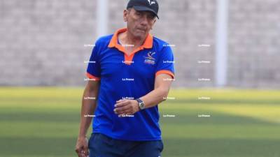 El entrenador Salomón Nazar sueñan con lograr el pase a semifinales con la UPN.